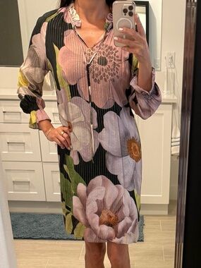 Vilagallo Pink & Black Floral Pleated Midi Dress